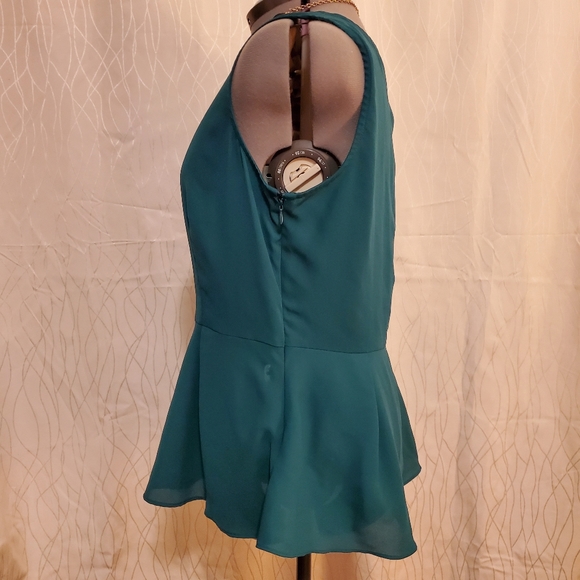 Le Chateau Sleeveless Peplum Blouse - Picture 7 of 7